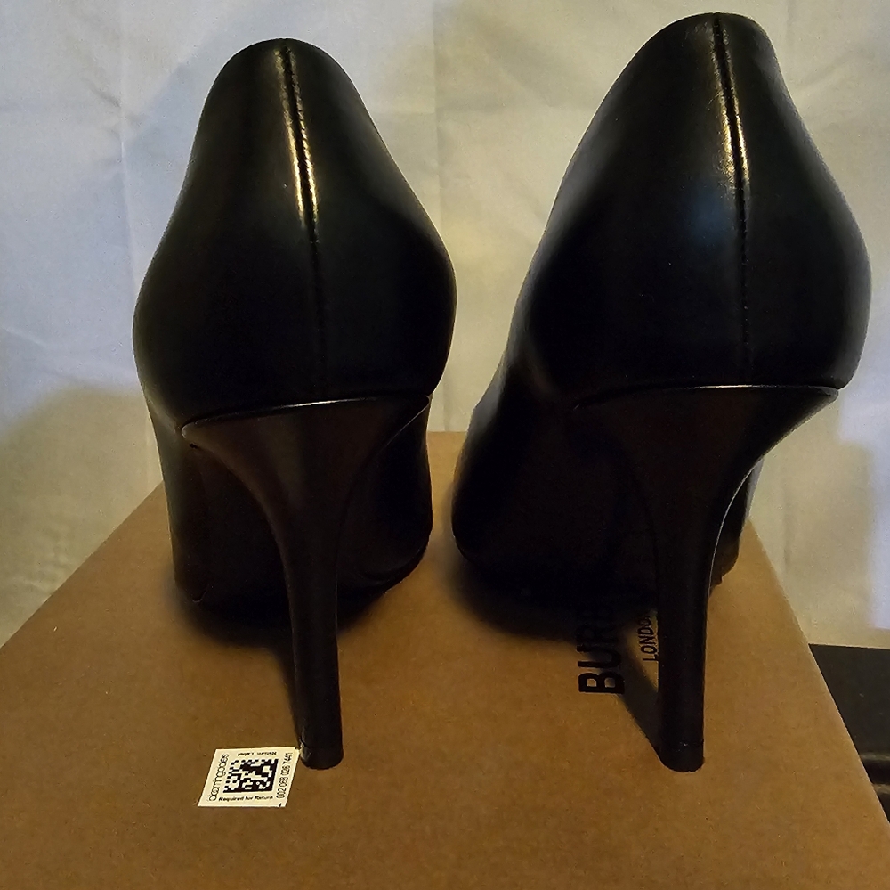 Burberry logo leather pumps in size 38.5 - Picture 7 of 8
